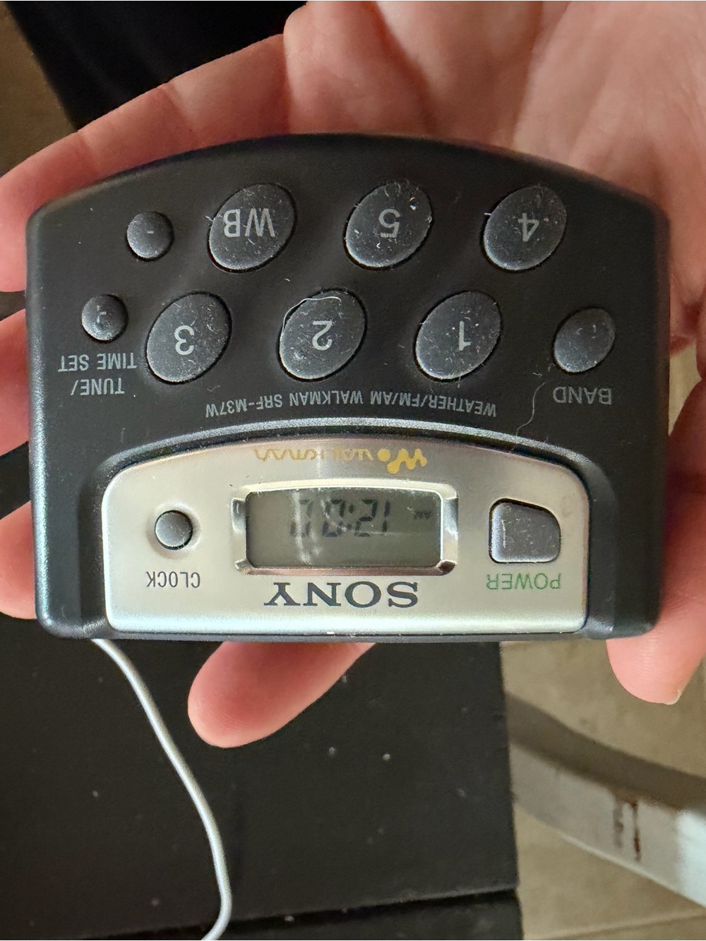 Vintage Sony Portable weather FM/AM Walkman SRF-M37W *only a glare on screen EUC